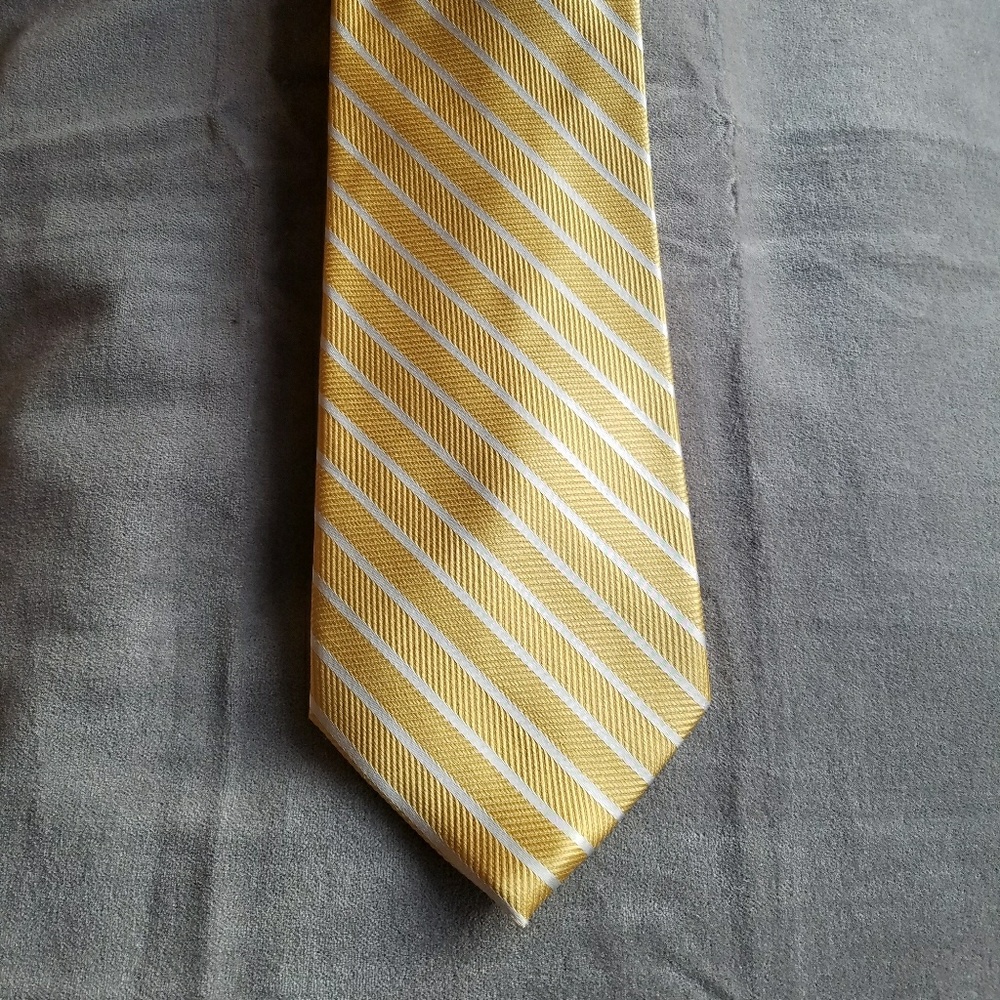 Yellownstriped necktie